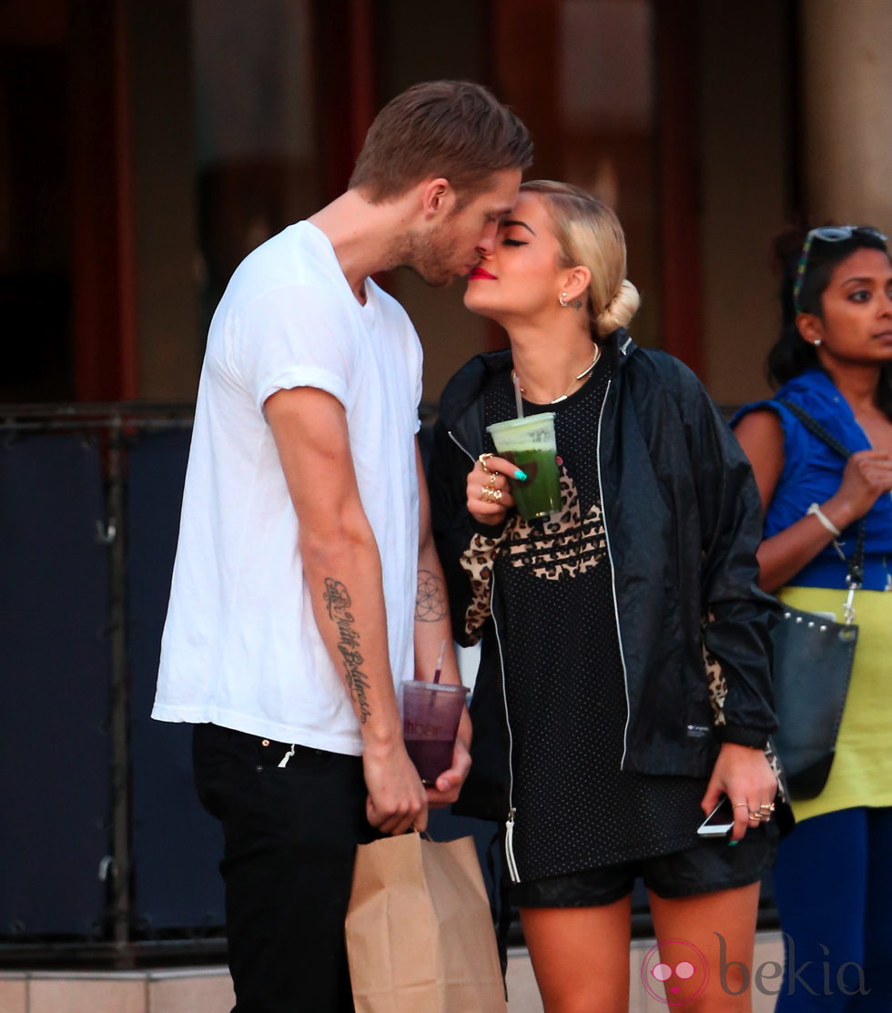 Rita Ora y Calvin Harris se ponen románticos