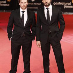 Álvaro Cervantes y Antonio Velázquez en la alfombra roja de los Premios Feroz 2014