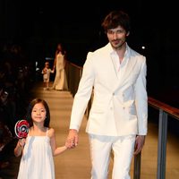 Andrés Velencoso desfilando para Mango en la 080 Barcelona Fashion 2014