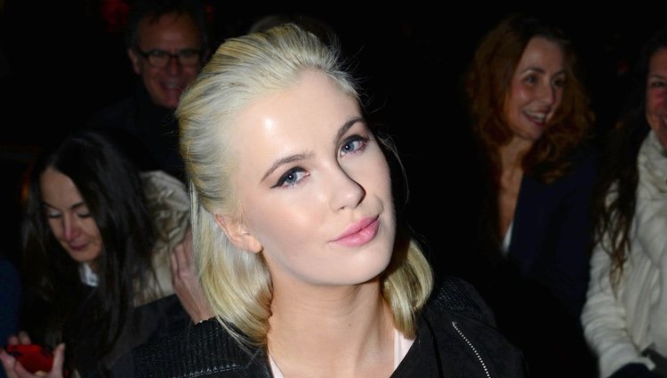 Ireland Baldwin en el front row de Mango en la 080 Barcelona Fashion 2014