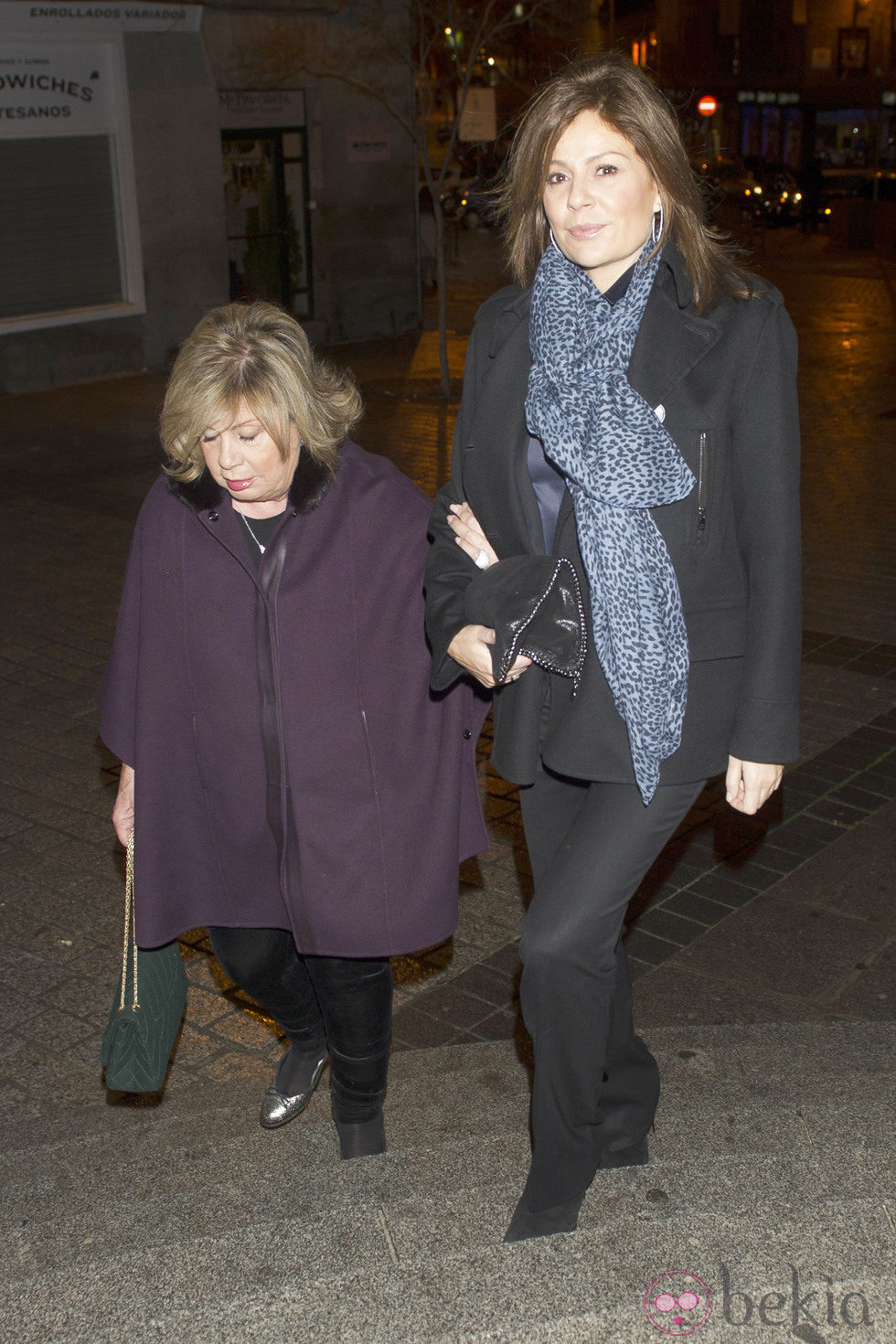 Nuria González y su madre en el estreno de la ópera 'Brokeback Mountain'