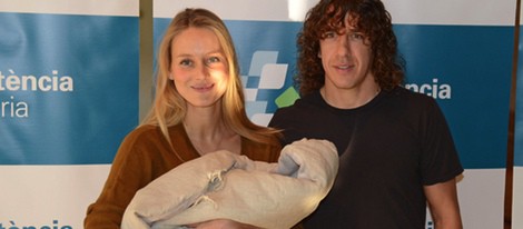 Vanesa Lorenzo y Carles Puyol presenta a su hija Manuela