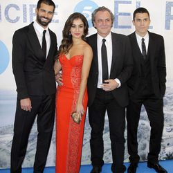 Rubén Cortada, Hiba Abouk, José Coronado y Álex González en el estreno de la serie 'El Príncipe'