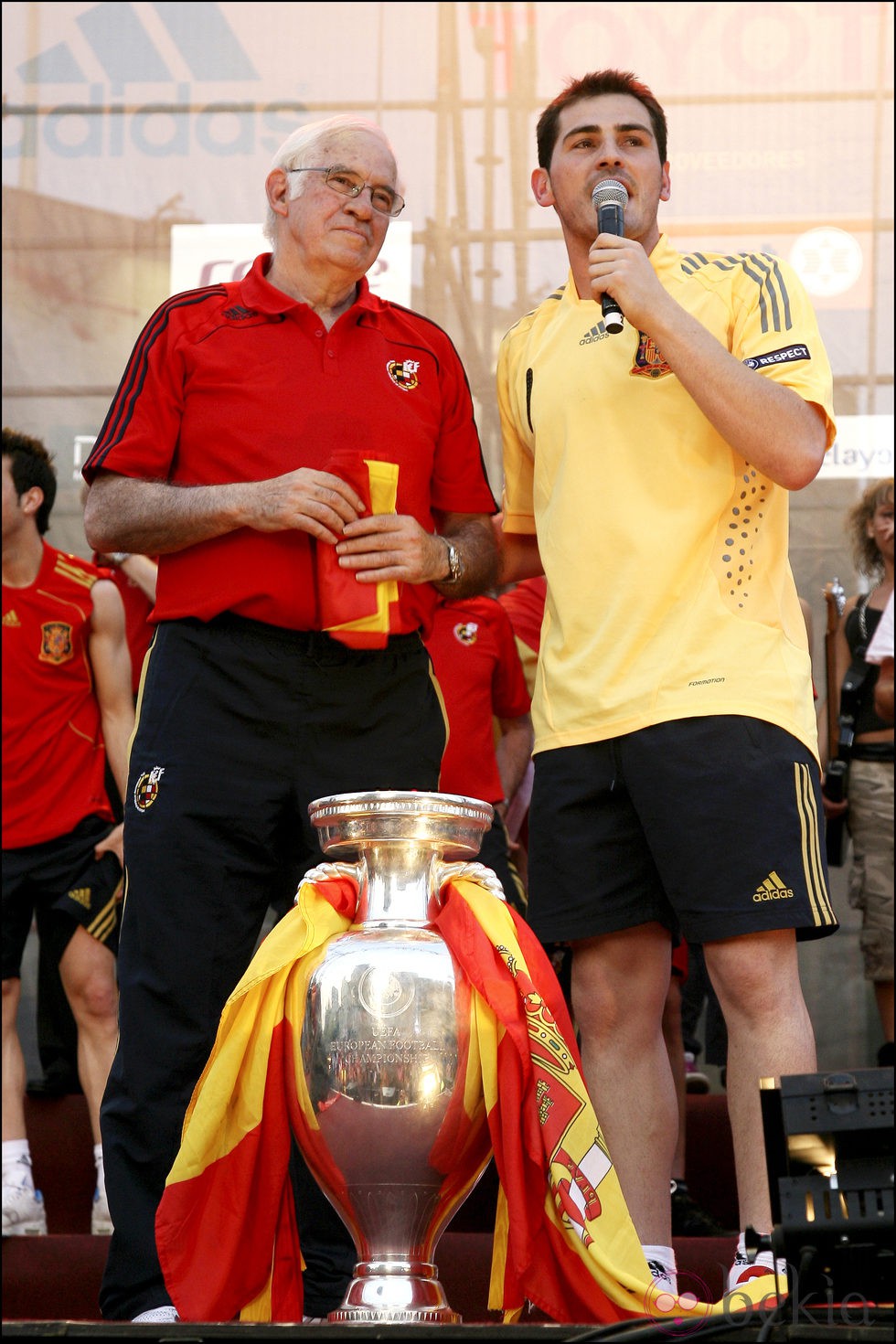 Luis Aragonés e Iker Casillas con la Eurocopa 2008