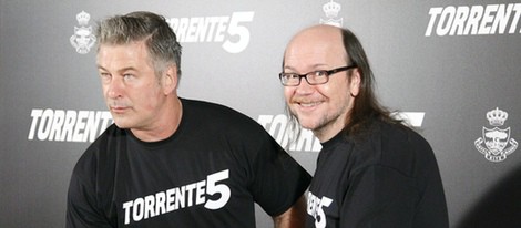 Santiago Segura y Alec Baldwin en la presentación de 'Torrente 5' en Madrid