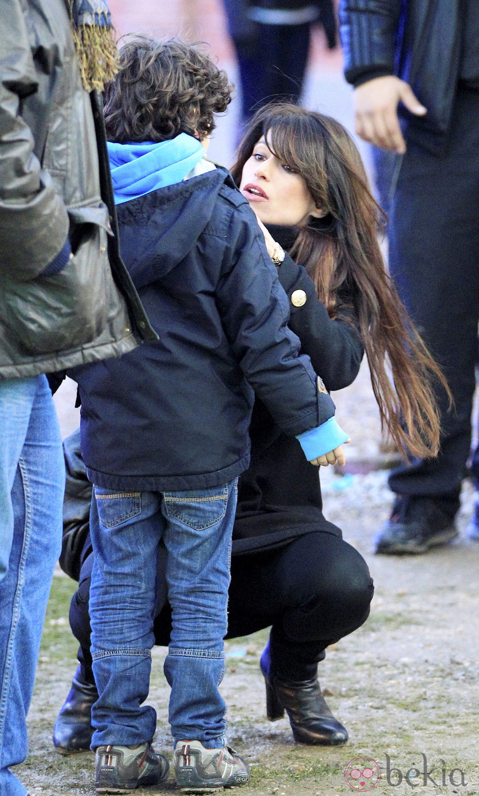 Sonia Ferrer con el hijo de Álvaro Muñoz Escassi en una feria