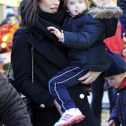 Sonia Ferrer con su hija Laura en una feria