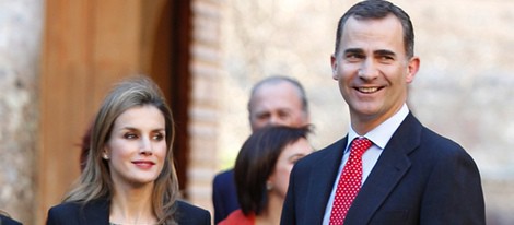 Los Príncipes Felipe y Letizia visitan una exposición en la Alhambra de Granada