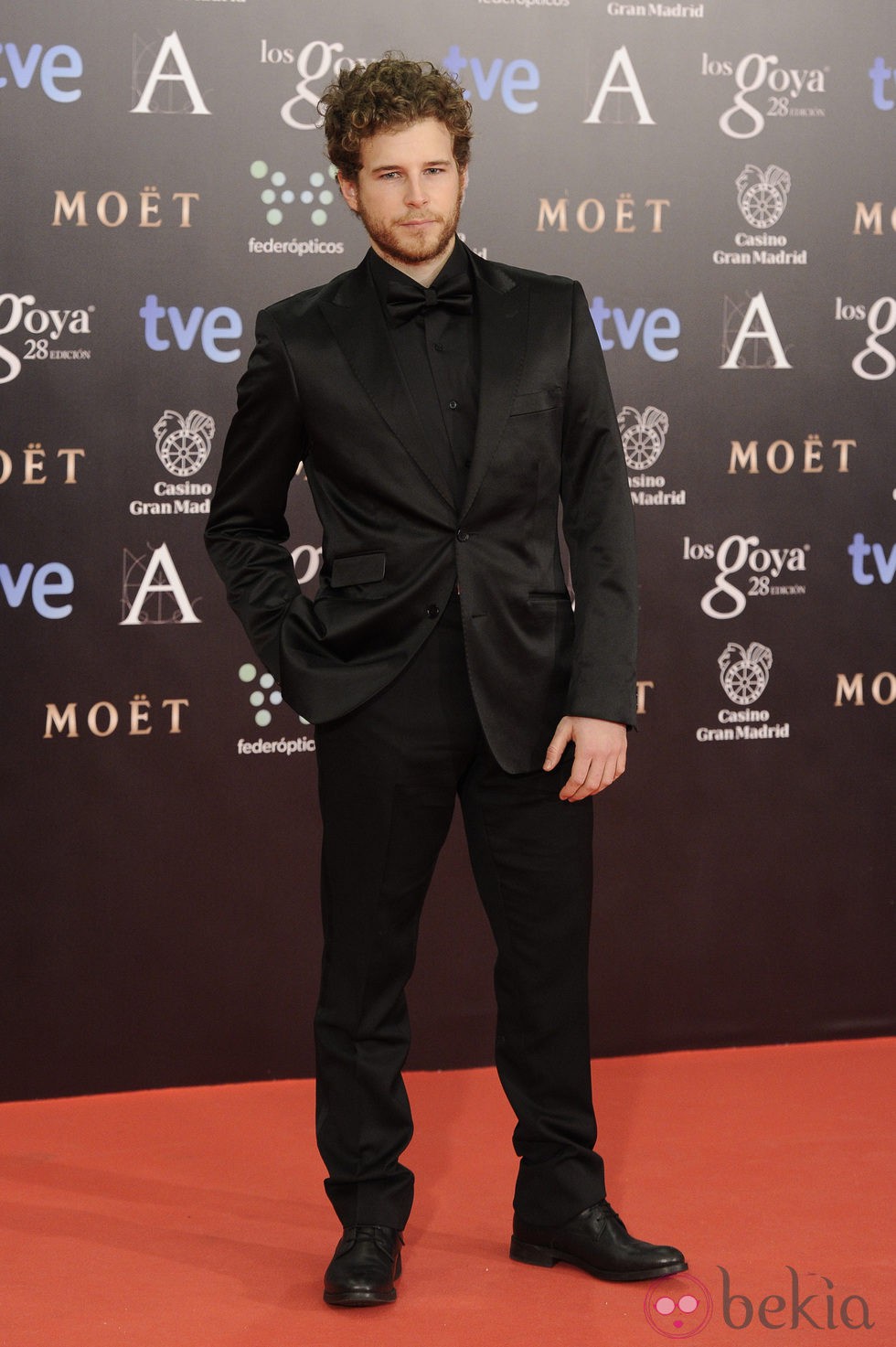 Álvaro Cervantes en la alfombra roja de los Goya 2014