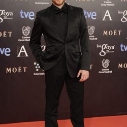 Álvaro Cervantes en la alfombra roja de los Goya 2014