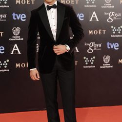 Maxi Iglesias en la alfombra roja de los Goya 2014