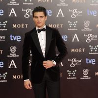 Maxi Iglesias en la alfombra roja de los Goya 2014