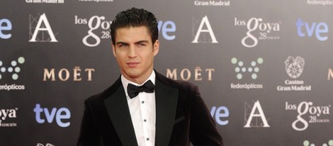 Maxi Iglesias en la alfombra roja de los Goya 2014