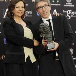 David Trueba posa con su galardón en los Premios Goya 2014