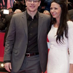 Matt Damon y Luciana Barroso en la premiere de The Monuments Men en el Festival de Cine Internacional de Berlín 2014