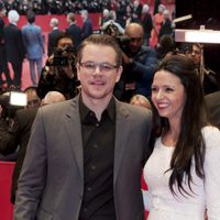 Matt Damon y Luciana Barroso en la premiere de The Monuments Men en el Festival de Cine Internacional de Berlín 2014