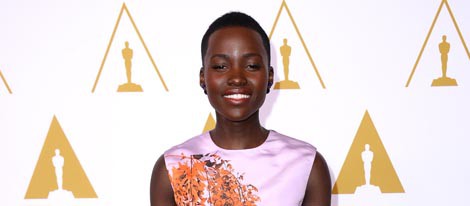 Lupita Nyong'o en el almuerzo de los nominados a los Oscar 2014