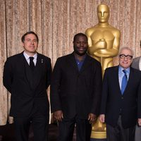 Los directores candidatos al Oscar 2014 posan en el almuerzo de los nominados