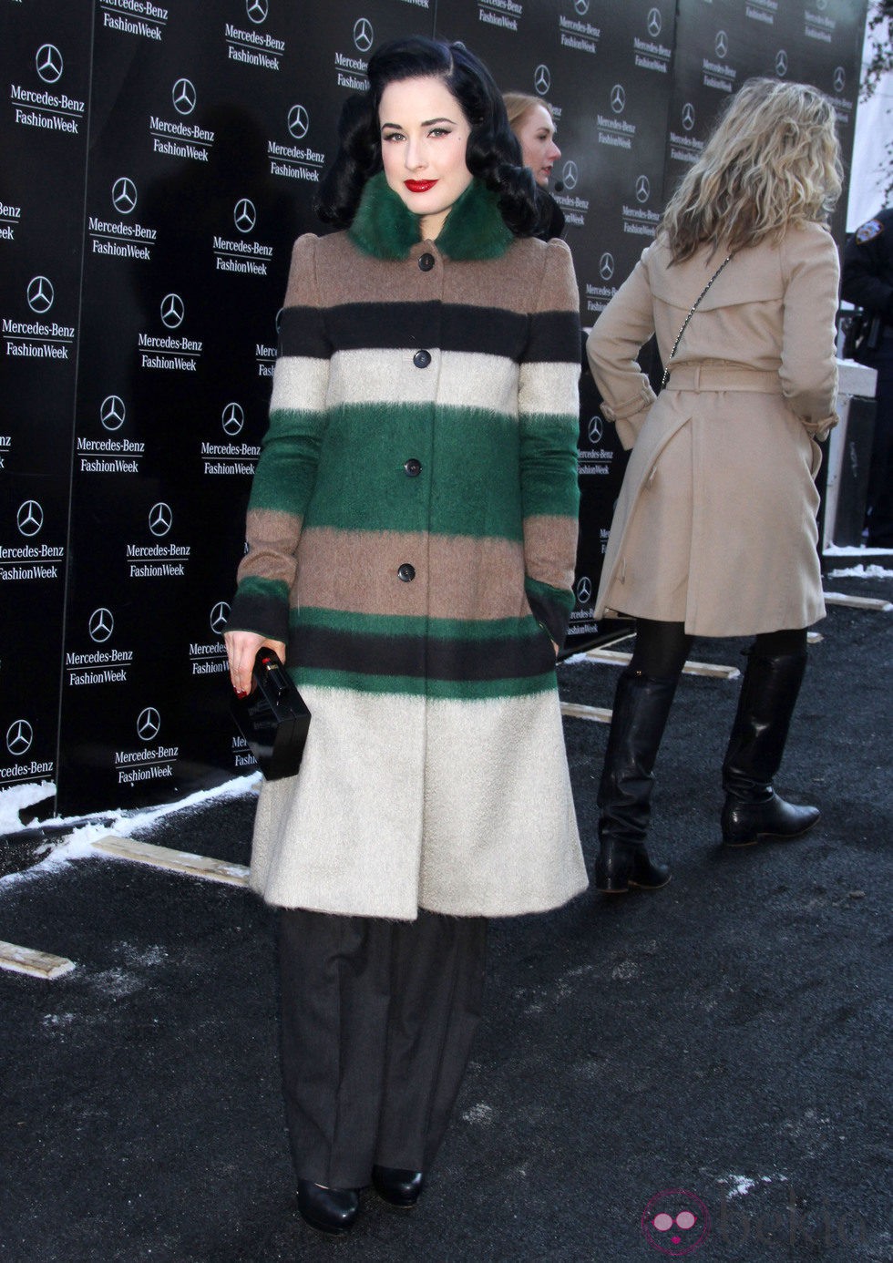 Dita Von Teese en el desfile de Carolina Herrera de la Semana de la Moda de Nueva York 2014