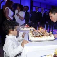 Cristiano Ronaldo con su hijo en la fiesta de su 29 cumpleaños