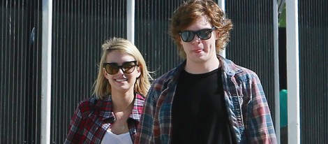 Emma Roberts pasea con Evan Peters para celebrar su 23 cumpleaños