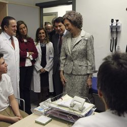 La Reina Sofía visita el Hospital La Paz de Madrid