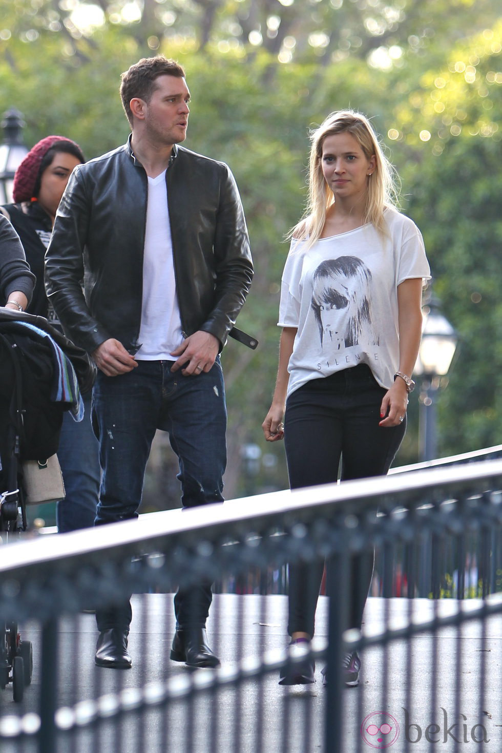 Michael Bublé y Luisana Lopilato en Disneyland