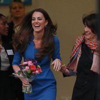 Kate Middleton muy sonriente en el Instituto Northolt para niños con discapacidades