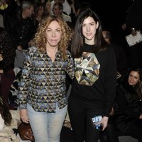 Brianda Fitz y su madre María Eugenia Fernández en el desfile de Francis Montesinos en Madrid Fashion Week otoño/invierno 2014/2015