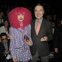 Pedro J. Ramírez y su hija Cósima en el desfile de Ágatha Ruiz de la Prada en Madrid Fashion Week otoño/invierno 2014/2015