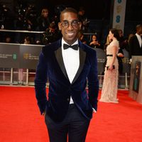 Tinie Tempah en la alfombra roja de los BAFTA 2014