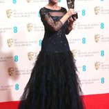 Helen Mirren posa con su premio BAFTA 2014