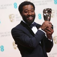 Chiwetel Ejiofor posa con su premio BAFTA 2014