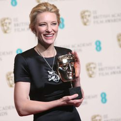 Cate Blanchett posa con su premio BAFTA 2014