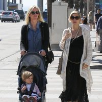 Elsa Pataky con su hija India Rose y su suegra Leonie Hemsworth