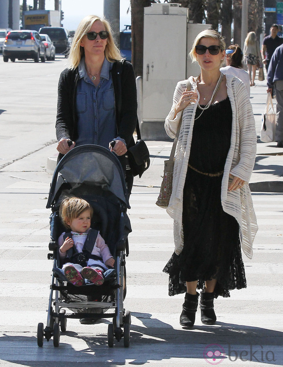 Elsa Pataky con su hija India Rose y su suegra Leonie Hemsworth