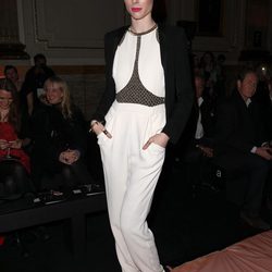 Coco Rocha en el front row de la Semana de la Moda de Londres 2014