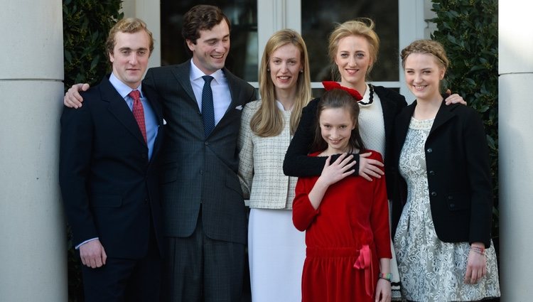 Amadeo de Bélgica con sus hermanos en el día de su compromiso con Elisabetta Rosboch