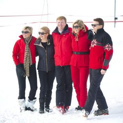 Los Reyes de Holanda con los Príncipes Constantino, Laurentien y Mabel posan en Austria