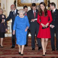 La Reina Isabel y Kate Middleton a su llegada a una recepción en Buckingham Palace