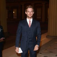 Luke Treadaway en una recepción en Buckingham Palace