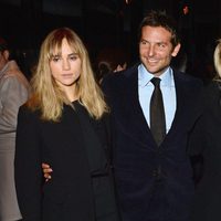 Bradley Cooper y Suki Waterhouse en el front row de Tom Ford en la Londres Fashion Week 2014