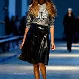 Jourdan Dunn desfilando para Giles en la Londres Fashion Week 2014