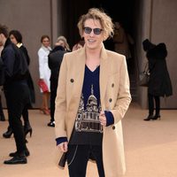 Jamie Campbell Bower en el desfile de Burberry de la Londres Fashion Week 2014