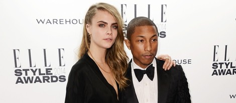 Cara Delevinge y Pharrell Williams en los Elle Style Awards 2014