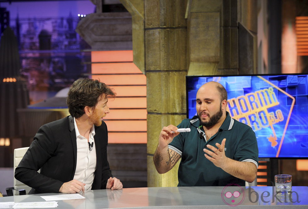 Kiko Rivera con Pablo Motos en el plató de 'El hormiguero'