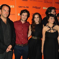 Leighton Meester y Adam Brody en la premiere de la película 'The Oranges' 