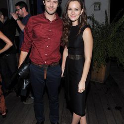 Leighton Meester y Adam Brody en la presentación de 'The Oranges'