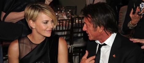 Charlize Theron y Sean Penn en su primera cena pública como pareja