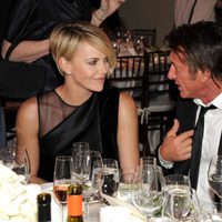 Charlize Theron y Sean Penn en su primera cena pública como pareja